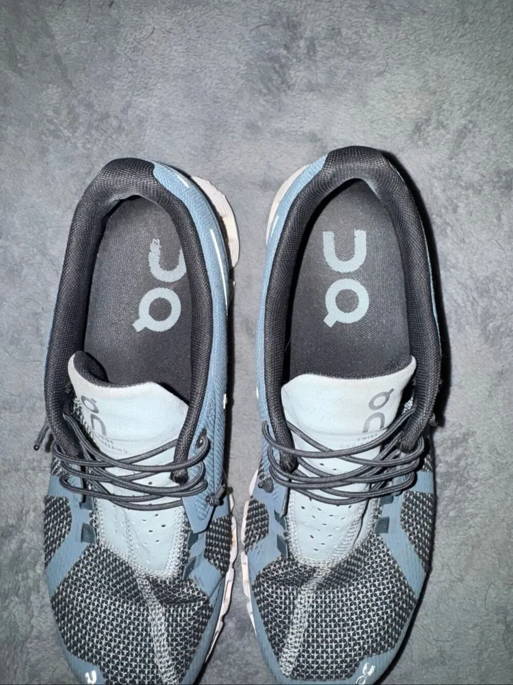 ON Cloud running shoes size 9